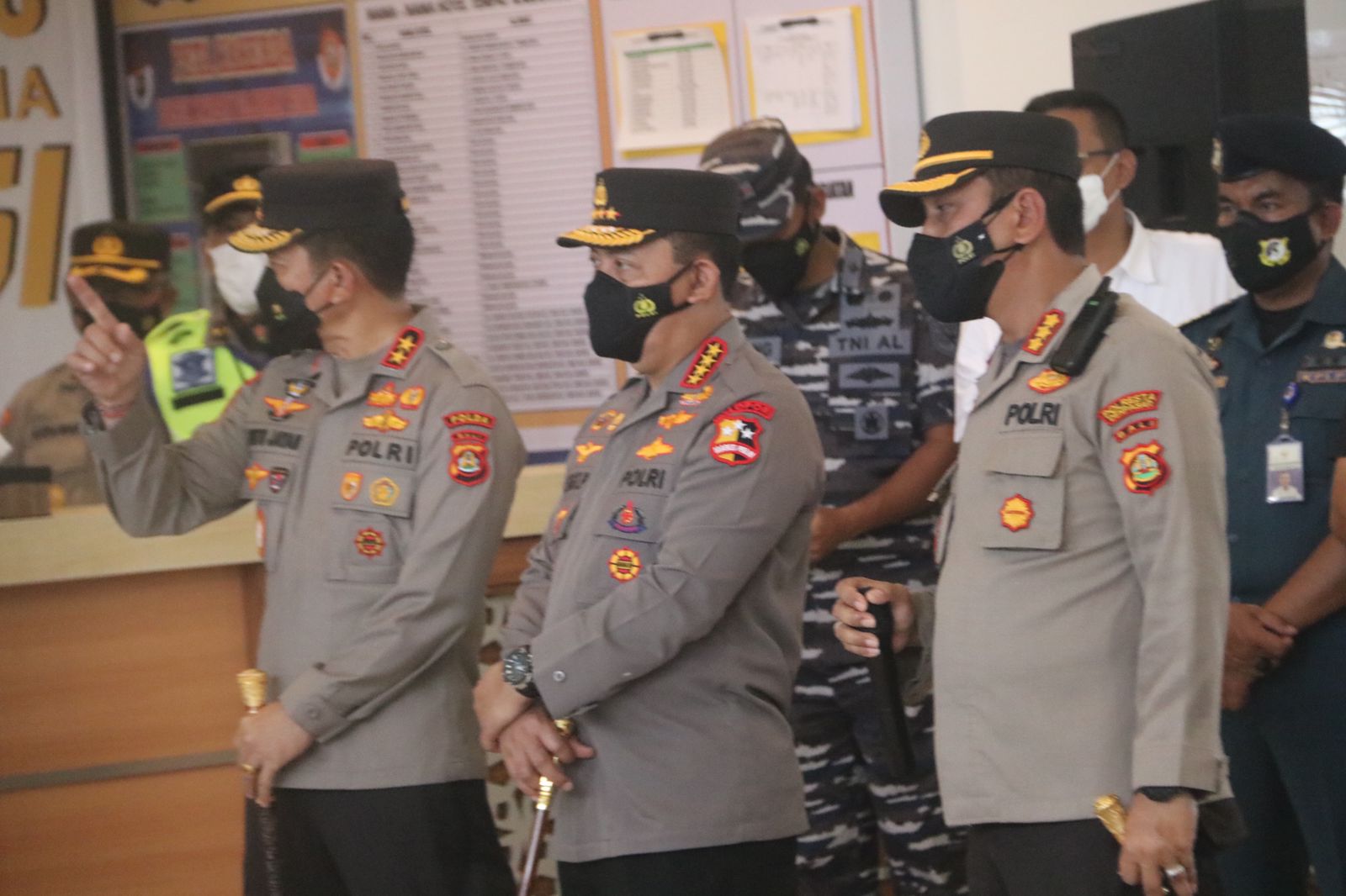 Kapolri Jenderal Pol Listyo Sigit Prabowo saat melakukan kunjungan ke Pelabuhan Benoa Bali, Sabtu (15/1/2022).