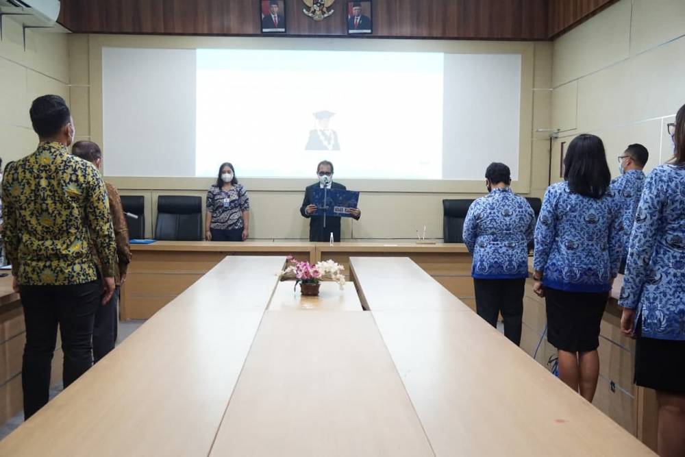 Pelantikan dan Pengambilan Sumpah Pejabat Fungsional, di Ruang Nusa Gedung Rektorat, Rabu (26/01). (Foto: istimewa)