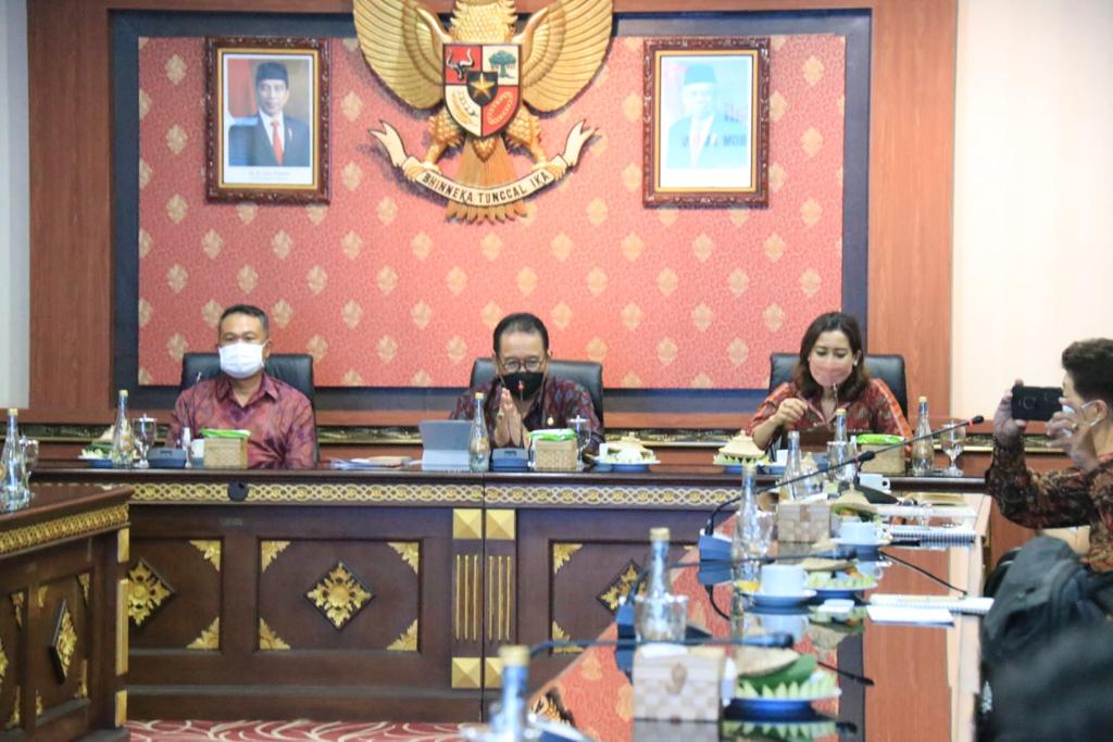 Wagub Cok Ace saat menerima kunjungan peserta familiarization (fam) trip asal Jepang pada Selasa (8/2). (Foto: istimewa)