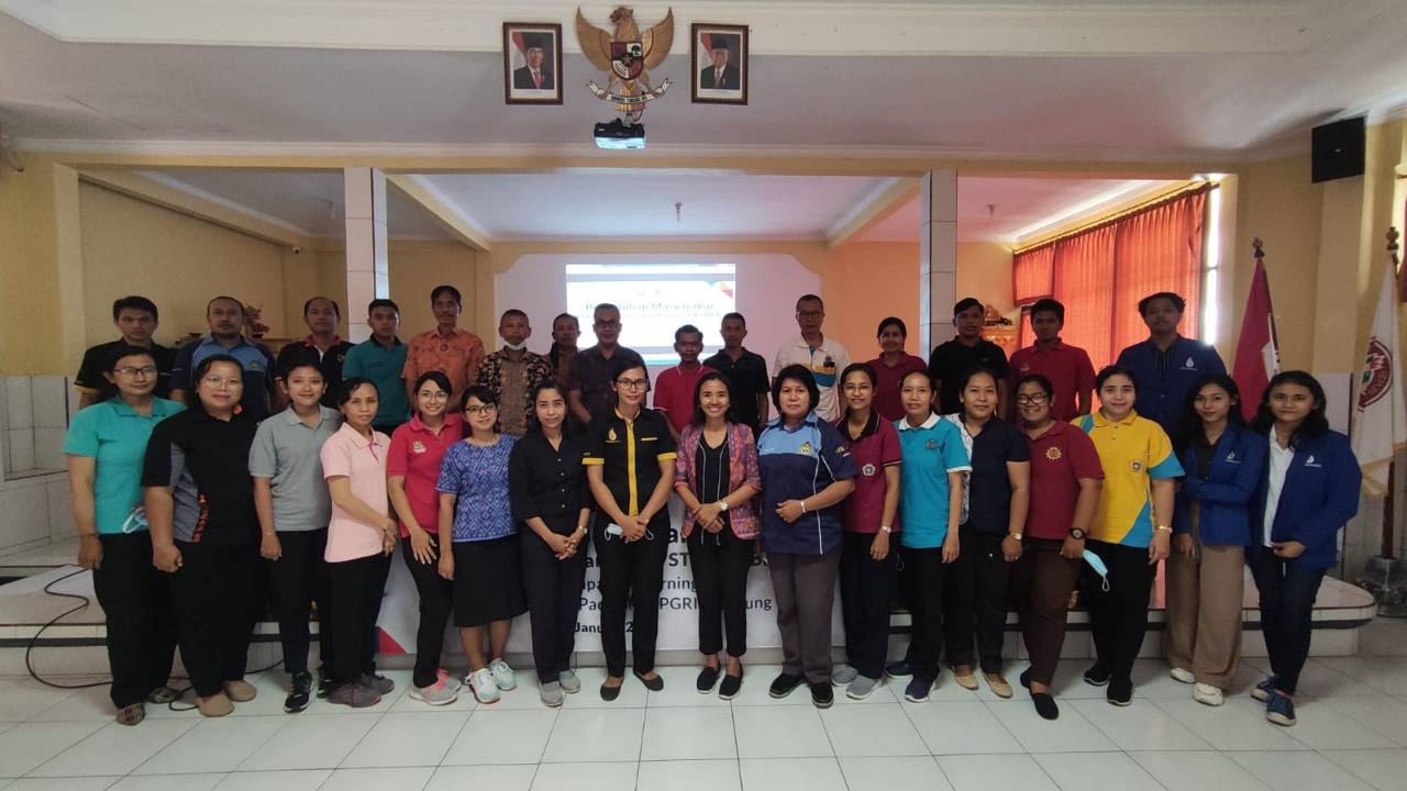 Sejak pandemi Covid-19 telah membuat kegiatan belajar mengajar (KBM) terhambat, murid dan guru sudah sangat jarang bertemu karena KBM dilakukan secara online (dari rumah). Melihat kondisi tersebut, tim dosen ITB STIKOM Bali yang dipimpin oleh Ni Putu Linda Santiari S.Kom, M.Kom, melakukan pengabdian masyarakat di SMK PGRI 2 Badung yang beralamat di  Jalan I Gusti Ngurah Rai Gang Cempaka Putih No 2A, Banjar Delod Bale Agung, Mengwi, Kecamatan Mengwi, Kabupaten Badung, Bali. 