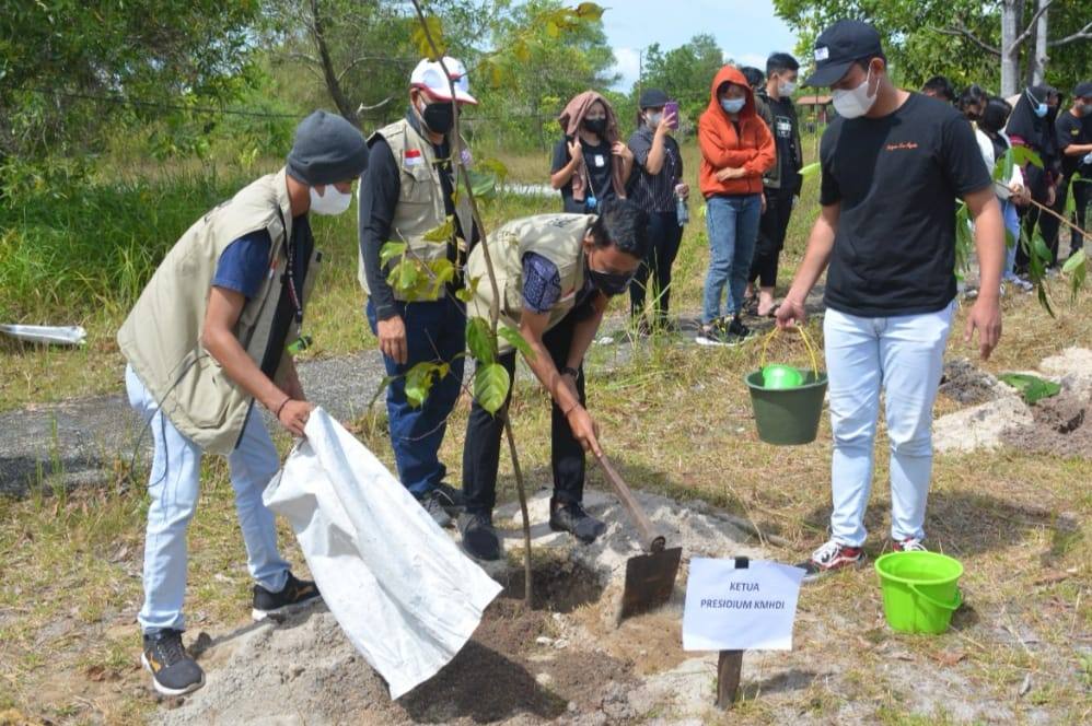 Launching Gerakan KMHDI Menanam Sejuta Pohon di Bumi Perkemahan Kambariat Tuah Pahoe, Sebagau, Palangka Raya, Kalimantan Tengah. (Foto: istimewa)