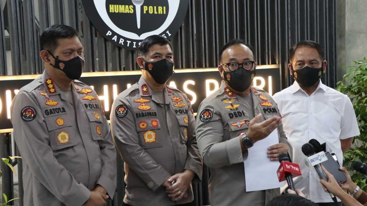 Kadiv Humas Polri Irjen Dedi Prasetyo saat menyampaikan keterangan persnya kepada wartawan. (Foto: istimewa)