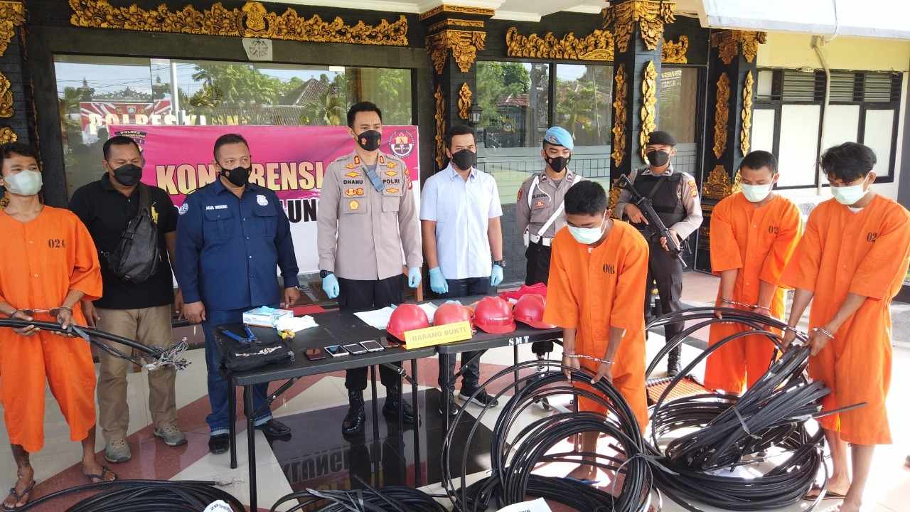 Pengungakapan kasus pencurian kabel milik PT Telkom di Kelurahan Semarapura Klod, Kecamatan Klungkung. (Foto: istimewa)