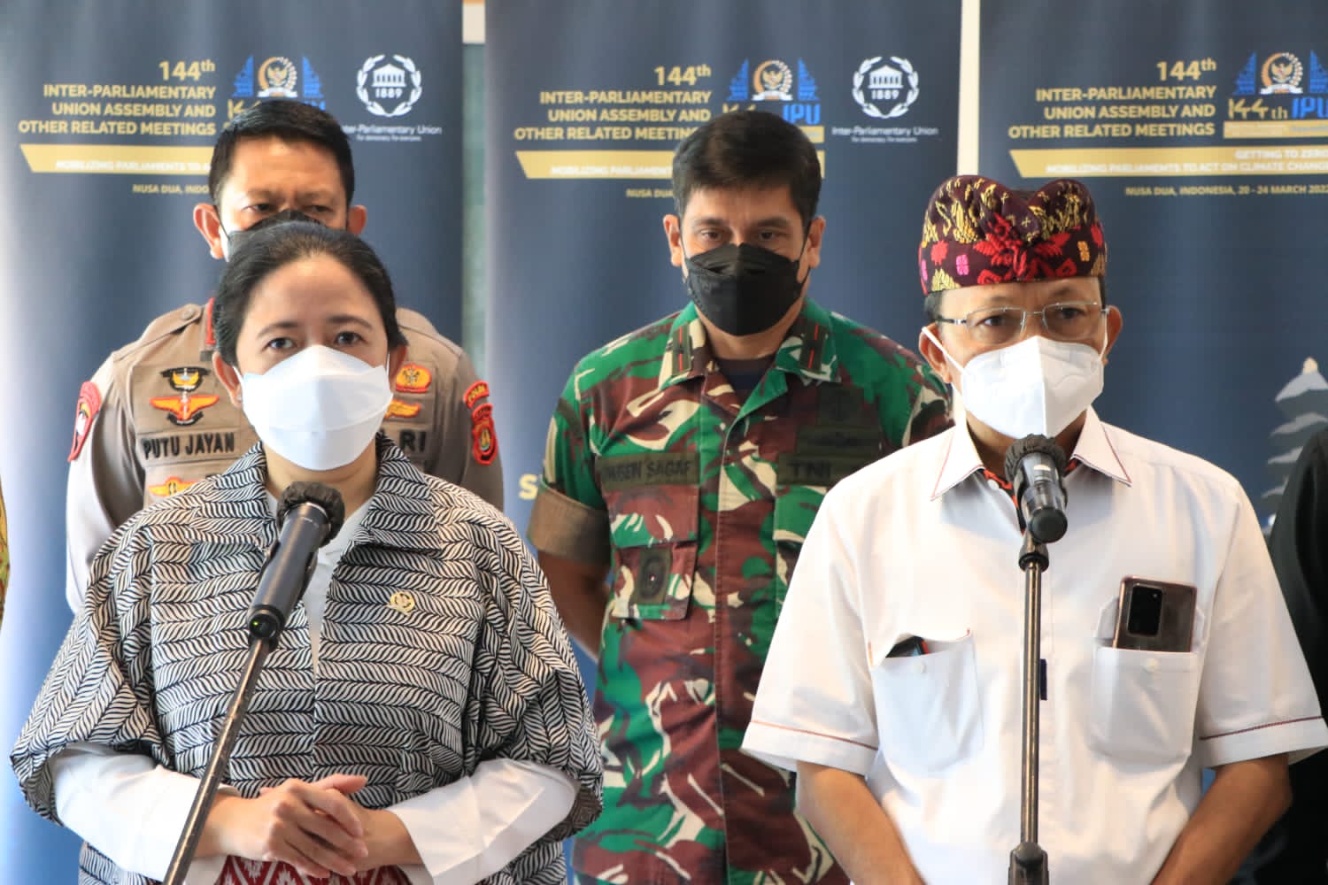 Ketua DPR RI, Dr. (H.C.) Ibu Puan Maharani bersama Gubernur Bali, Wayan Koster pada Senin (14/03). (Foto: istimewa)