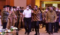 Menko Marves Luhut Binsar Pandjaitan, Seskab Pramono Anung, dan sejumlah pejabat lainnya saat mendampingi Presiden Jokowi, Selasa (24/05). (Foto: istimewa)