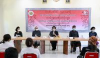 Pelatihan Tata Busana Adat Payas Utama dan Payas Madya di Gedung MDA Kabupaten Tabanan, pada Minggu (22/05). (Foto: istimewa)