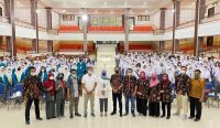 Unud saat menerima kunjungan siswa SMA dari Lampung dan Cirebon, pada Senin (13/06). (Foto: istimewa)