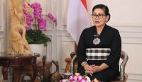 Ny. Putri Koster saat membuka webinar pada Selasa (19/20). (Foto: istimewa)