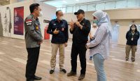 Wagub Cok Ace saat meninjau langsung Bandara Internasional I Gusti Ngurah Rai, Minggu (31/7). (Foto: istimewa)
