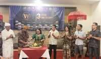 Peringatan 3 tahun PT Wizzela Amerta Bali (Wizzela Manajemen) di Hotel Dewi Sartika Tanah Lot, Tabanan. (Foto: Ngurah)
