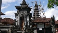 Renovasi pura luhur Ratu Mas Sakti yang terletak di Pantai Segara Seseh, Desa Adat Seseh, Cemagi, Kecamatan Mengwi, Badung. (Foto: Gung Rai)