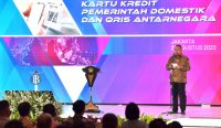 Gubernur BI Perry Warjiyo pada Peluncuran Kartu Kredit Pemerintah Domestik dan QRIS Antarnegara, Senin (29/08), di Jakarta. (Foto: istimewa)