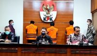 KPK saat merilis penetapan tiga tersangka kasus suap restitusi pajak proyek Tol Solo-Kertosono. (Foto: humas/KPK)