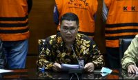 Direktur Penyidikan (Dirdik) KPK, Asep Guntur memberikan keterangan pers di kantornya, Jalan Kuningan Persada, Jakarta Selatan, Minggu (21/8/2022), pagi. (Foto: Diksimerdeka.com)