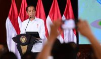 Presiden Jokowi saat memberikan pengarahan kepada KADIN Provinsi Se-Indonesia, di TMII, Jakarta Timur, Selasa (23/08). (Foto: istimewa)