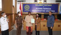 Penyerahan Sertifikat Hak Pakai yang dilaksanakan di Ruang Bangsa Gedung Rektorat Kampus Jimbaran, pada Kamis (18/8).
