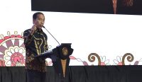 Presiden Jokowi saat memberi pengarahan kepada seluruh menteri, kepala lembaga, Kepala Daerah, pimpinan BUMN, Pangdam, Kapolda, dan Kajati, di JCC, Kamis (29/09). (Foto: Humas/Setkab)
