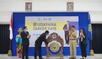 Rektor Unud saat membuka Udayana Career Days 2022. (Foto: istimewa)