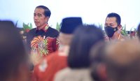 Presiden Jokowi dan Kapolri Jenderal Listyo Sigit Prabowo dalam pertemuan dengan jajaran Polri, Jumat (14/10), di Istana Negara, Jakarta. (Foto: Humas Setkab)