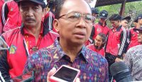 Gubernur Bali, I Wayan Koster, usai melepas atlet Bali untuk mengikuti pra-POPNAS, di Jaya Sabha, Denpasar, Jumat (21/10/2022). (agus/diksimerdeka.com)