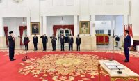 Presiden Jokowi saat melantik Johanis Tanak sebagai Wakil Ketua KPK Sisa Masa Jabatan 2019-2023, di Istana Negara, Jakarta, Jumat (28/10/2022) pagi. (doc/Humas Setkab)