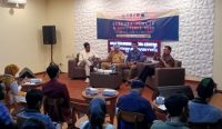 Diskusi publik "Urgensi KTT G-20 di Bali" oleh forum Cipayung Plus se-Bali, bertempat di Dinas Pariwisata Provinsi Bali, Senin (07/11/2022). (Foto: agus pebriana/diksimerdeka.com)
