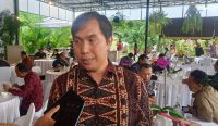 Anggota Divisi Data Dan Informasi KPU Bali, I Gusti Ngurah Agus Darmasanjaya dalam acara sosialisasi PKPU No 7 Tahun 2022 Tentang Penyusunan Daftar Pemilih Dalam Penyelenggaraan Pemilu dan Sistem Informasi data Pemilih, bertempat di Denpasar, Selasa (27/12). (Foto: doc. Agus Pebriana/diksimerdeka.com)