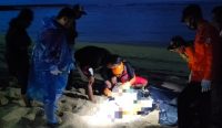 Jenazah Imam Sadiki (44) ditemukan terdampar di pantai pada posisi kurang lebih 800 meter arah timur laut dari lokasi awal korban memancing di Pantai Samabe, Nusa Dua, Minggu (15/1/2023) pukul 06.00 Wita. Foto: basarnas/bali