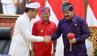 Menteri ATR/BPN, Hadi Tjahjanto bersama Gubernur Bali, Wayan Koster dan Walikota Denpasar, IGN. Jaya Negara saat launching di Jaya Sabha, Denpasar, Kamis (26/01/2023). (Foto: Pemkot Denpasar/diksimerdeka.com)