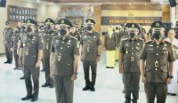 Pelantikan sejumlah pejabat baru mulai dari Wakil Kepala Kejaksaan Tinggi (Wakjati), Kepala Kejaksaan Negeri (Kajari) hingga jabatan tingkat asisten di lingkungan Kejati Bali. Pelantikan berlansung di Aula Kantor Kejari Bali, Jumat (17/02/23). (Dok. Kejati Bali)