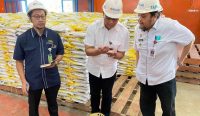 Satgas Pangan Mabes Polri, Badan Pangan Nasional dan Kementerian Perdagangan saat mengunjungi Perum Bulog Sulteng, Rabu (22/2/2023). (Rahmad/diksimerdeka.com)