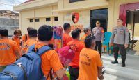 Pemindahan tahanan ke Rumah Tahanan Negara (Rutan) Direktorat Tahanan dan Barang Bukti (Dittahti) Polda Sulawesi Tengah, Jumat (24/2/2023). (doc/diksimerdeka.com)