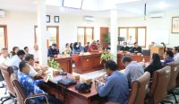 Bawaslu Bali gelar Forum Diskusi menghadirkan organisasi keagamaan di Bali, bertempat di kantor Bawaslu Bali, Jumat (10/02/2023). (Agus Pebriana/diksimerdeka.com)