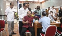 Vaksinasi Booster ke-2 di Lobi Tampaksiring Perwakilan Bank Indonesia Provinsi Bali, Jumat (17/2/2023). (humas/diksimerdeka.com)