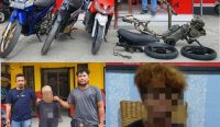 Pelaku berinisial YP (16) dan sejumlah barang bukti berupa 2 unit motor Fiz R dan 2 unit motor Mio Sporty. (Rahmad/diksimerdeka.com)