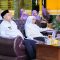 Bupati Labuhanbatu dr. H. Erik Adtrada Ritonga MKM, didampingi Ketua TP PKK Kabupaten Labuhanbatu dr. Hj. Maya Hasmita Adtrada, Sp.OG, MKM saat menghadiri Khataman Al-Qur'an dan pelepasan siswa-siswi MIN 3 Labuhanbatu TP 2022/2023 di Kelurahan Padang Bulan, Kecamatan Rantau Utara, Rabu (24/05/2023). (Foto: Hadyanto Sinaga/diksimerdeka.com)