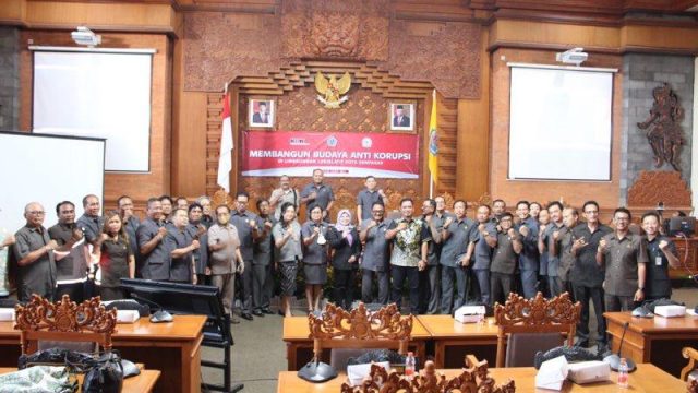 Talkshow peningkatan pemahaman budaya antikorupsi di lingkungan Pemkot dan DPRD Kota Denpasar, Selasa (23/05/23). (foto/diksimerdeka.com)