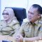 Bupati Labuhan Batu, Erik Adtrada Ritongan dan Wakil Bupati Labuhanbatu, Elly Rosa Siregar saat mengikuti sosialisasi penyakit jantung bersama PERKI Sumut, di ruang rapat Kantor Bupati Labuhanbatu, Senin (15/05/23). (Foto: Hadyanto Sinaga/diksimerdeka.com)