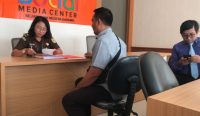 Polsek Kutsel saat melimpahkan tersangka dan berkas perkara pembunuhan WNA Australia ke Kejaksaan Badung. (Foto/diksimerdeka.com)