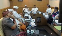 Rapat Tim Percepatan Akses Keuangan Daerah (TPAKD) Tahun 2023, di Kantor Wali Kota Denpasar, Jumat (19/5/23). (Foto: diksimerdeka.com)