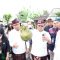 Wakil Walikota Denpasar, I Kadek Agus Arya Wibawa bersama Kepala Bank Indonesia Perwakilan Bali, Trisno Nugroho, Sales Area Manager Retail Pertamina Bali, Gusti Anggara Permana, PJS SBM I Pertamina Bali, Paris Aceriza, Ketua Iswana Migas Bali, Dewa Ananta dan Anggota DPRD Kota Denpasar, I Nyoman Karisantika saat meninjau langsung Operasi Pasar khusus Gas LPJ 3 Kg yang digelar Pemkot Denpasar bersama Tim Pengendali Inflasi Daerah (TPID) dan Pertamina di Kawasan Pasar Adat Padangsambian, Kamis (8/6/23). (Foto: Agus/diksimerdeka.com)