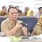 Bupati Labuhanbatu, Erik Adtrada Ritonga saat mengikuti evaluasi dan verifikasi lapangan hybrid KLA tahun 2023, di Kantor Bupati setempat, Selasa (13/06/23). (Foto: Hadyanto Sinaga/diksimerdeka.com)
