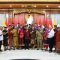 ket foto : Dukungan secara kompak dari Elemen masyarakat Karangasem terhadap kebijakan pelarangan pendakian gunung disampaikan langsung dihadapan I Wayan Koster dan Bupati Karangasem, Gede Dana, bertempat di Jaya Sabha, Senin (12/06/2023).