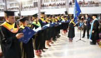 Ket foto : Universitas Udayana melepas 841 wisudawan dalam upacara wisuda ke 154 di Widya Sabha Kampus Unud Bukit Jimbaran, Sabtu (25/06/2023).