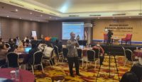 Ket foto ; Tengah berlangsung workshop penerjemahan oleh UPTD Bahasa Unud.