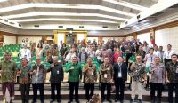 Foto bersama kegiatan sosialisasi alternatif pendanaan UKM melalui securities crowdfunding, Jumat (14/07/2023). Foto: Dok/Unud
