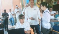 Suasana ‘jemput bola’ aktivasi IKD oleh Dukcapil Denpasar di Kanwil DJP Bali, Senin (17/07/2023). Foto: Agus Pebriana/diksimerdeka.com