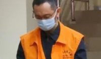 KPK tetapkan mantan Kepala Bea Cukai Makassar, Andhi Pramono sebagai tersangka, Jumat (7/7/23). Andhi ditetapkan tersangka dalam kasus gratifikasi dan TPPU. (Foto: KPK)