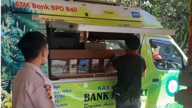 Kegiatan pelayanan mobil keliling dan kegiatan pelayanan PBB P2 oleh Bapenda Denpasar dalam menyambut HUT RI Ke 78. Foto: Ngurah/Hms Pemkot Denpasar