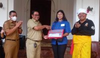 Pembukaan pelatihan tata rias bagi wanita se-Denpasar Utara oleh Dinas Ketenagakerjaan dan ESDM Provinsi Bali di Puri Gerenceng Pemecutan, Senin (21/8/2023). Foto: Krisna Putra/diksimerdeka.com